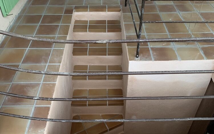 Carrelage sol et escalier avec pose de crépi sur Nice