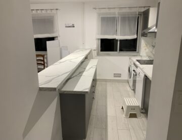 A la demande d’une cliente, nous sommes allés dans les faubourgs de Nice afin de remplacer un plan de travail de cuisine. Voici les photos représentant les différentes étapes de ce changement.